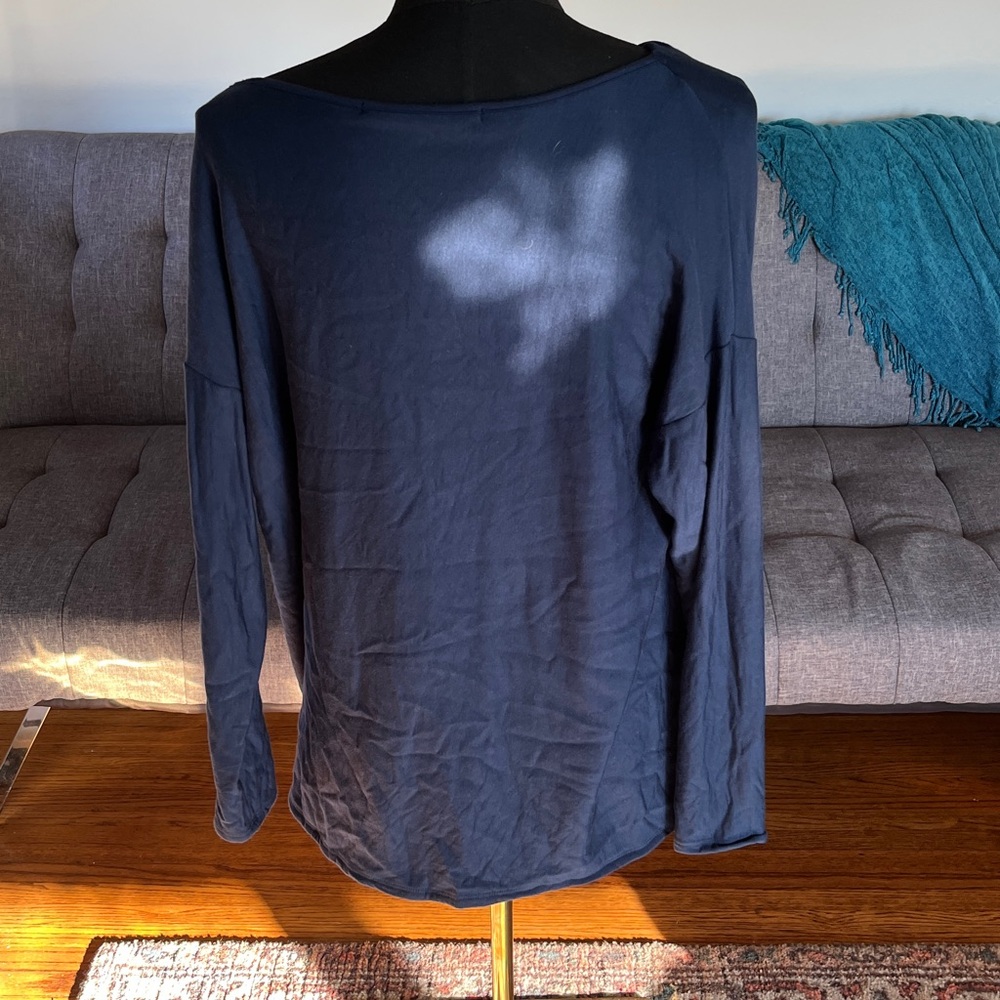 J.J. Winks "Sweater Weather" Navy Blue Top size M. Built in bra - Picture 11 of 15